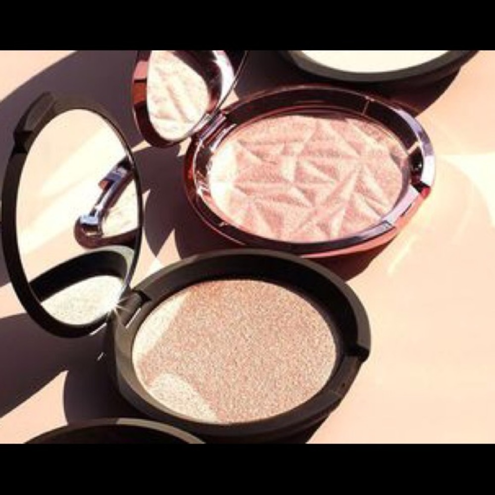 Becca Shimmering Skin PerfectorPressed Highlighter - Picture 7 of 7